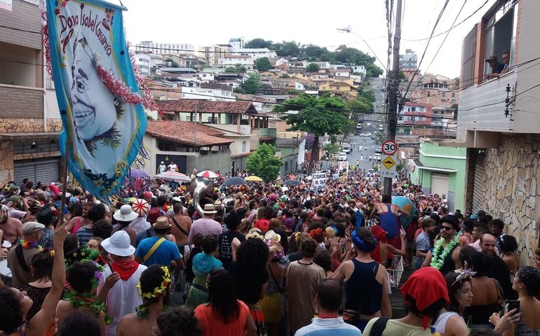 Carnaval de BH traz desde MPB até versão em axé de música francesa