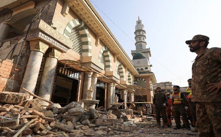 Sobe para 93 número de mortos em ataque com homem-bomba em mesquita no Paquistão