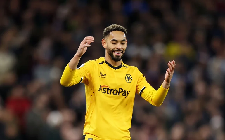 Invasão, confusão e gol de Matheus Cunha marcam vitória do Wolverhampton na Copa da Inglaterra