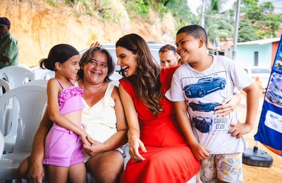 Primeira-dama de Maceió sobe as grotas e leva esperança: mais de 250 pacientes triados para cirurgias de catarata em um único dia