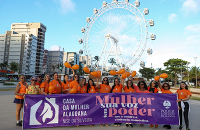 Casa da Mulher Alagoana realiza ato na Pajuçara pelo fim da violência contra mulheres e meninas