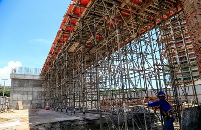 AL-101 Norte: Construção de viaduto e ponte acontece paralelamente