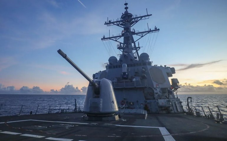 China faz ameaças aos EUA, após movimentação de navio de guerra americano em ilhas disputadas