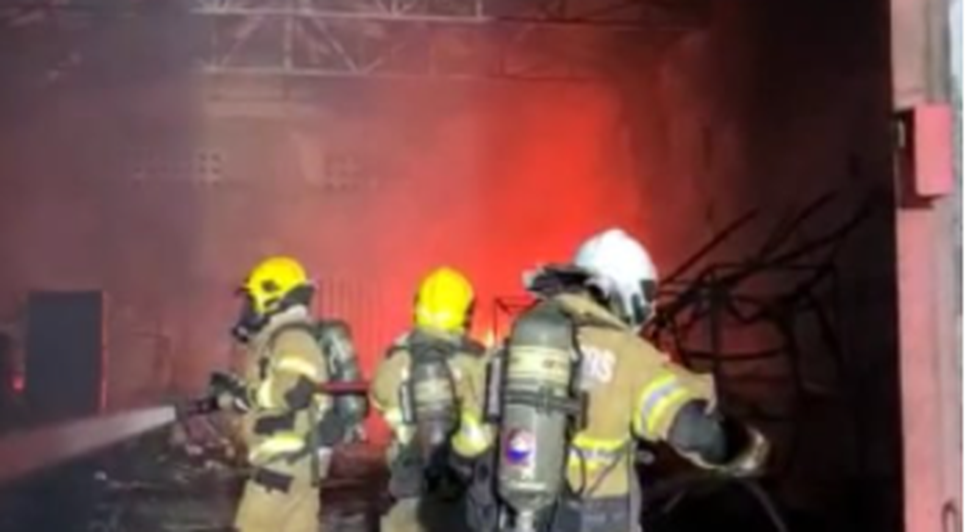 Incêndio atinge galpão de um prédio na Zona Sul de Aracaju / Foto: Foto: CBMSE/Divulgação