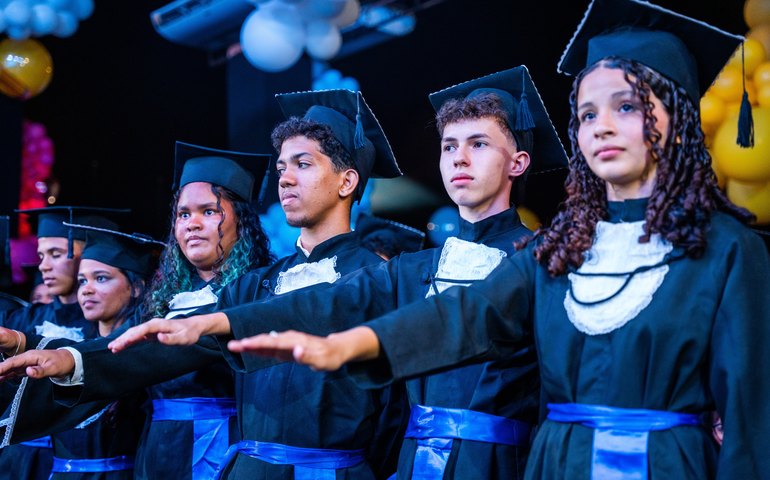 Cerca de 1.500 alunos da Semed celebram Formatura Unificada do 9º ano