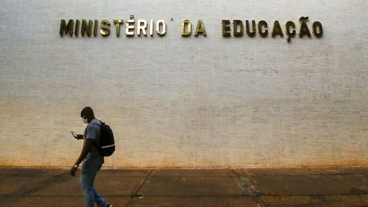Pastores lobistas estiveram mais de 100 vezes no MEC e usavam entrada privativa