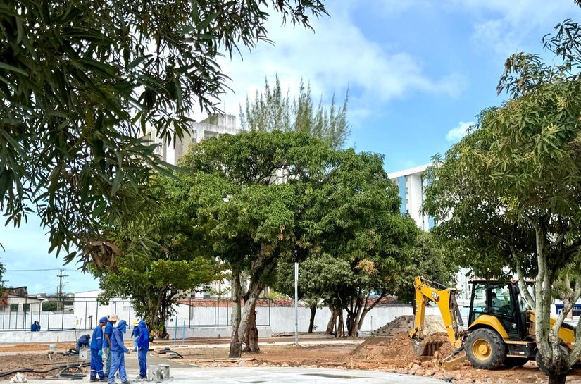 Obra de revitalização da Praça da Faculdade avança e chega a 55% de execução