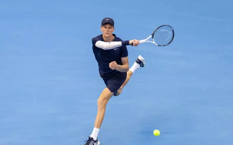 Sinner vence freguês De Minaur e vai à final em Pequim