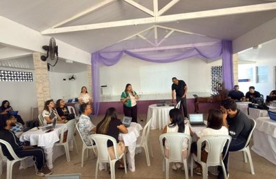 Secretaria de Educação de Campo Alegre realiza formação com monitores dos Laboratórios Móveis de Informática