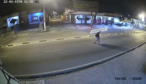 Galeria é arrombada e furtada na avenida Desembargador Maynard.jpg