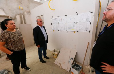 Tourinho vistoria obras de laboratório, arquivo e unidade judiciária