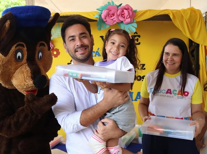 Combate ao analfabetismo escolar: Prefeito de Santana do Mundaú é homenageado pela Câmara dos Deputados