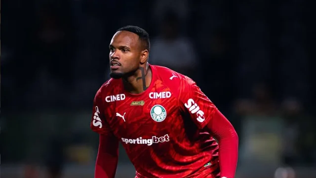 Carlos Miguel decide disputas por pênaltis e iguala marca de Weverton pelo Palmeiras