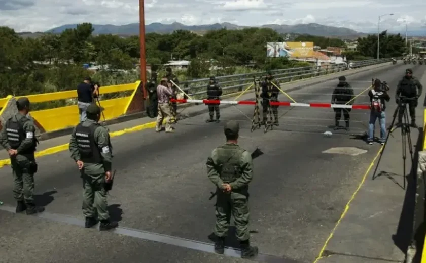 Venezuela fecha fronteiras terrestres e barra entrada de avião com ex-presidentes do Panamá e do México antes da eleição