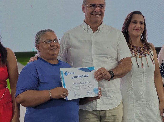 Mais de 400 alunos da EJA de São Miguel dos Campos receberam certificados de cursos profissionalizantes