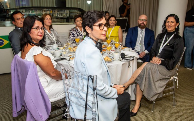 No Rio de Janeiro, secretária Roseane Vasconcelos participa de seminário internacional