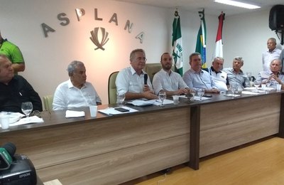 Em reunião na Asplana, Renan debate a greve crise do setor canavieiro de Alagoas 