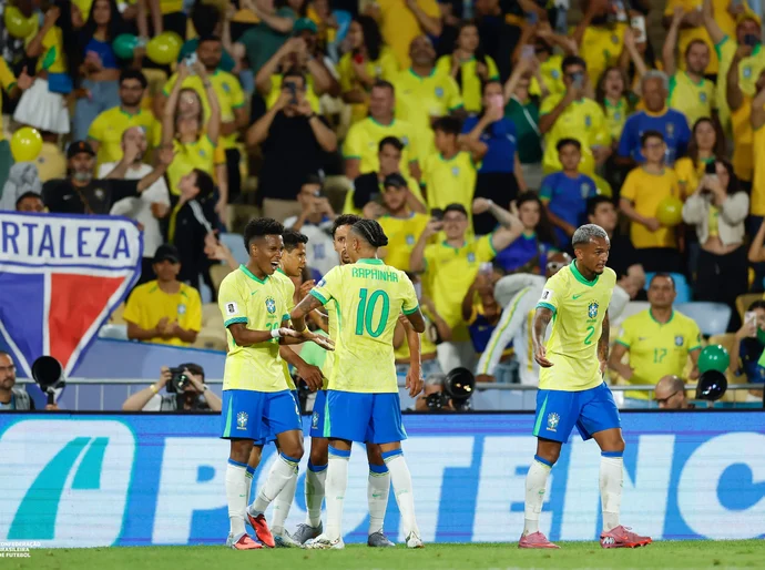 Brasil vence Chile por 3 a 0 com festa no Maracanã