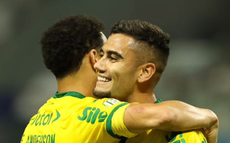 Palmeiras poupa sem prejudicar Brasileirão, goleia Fortaleza e cola no Flamengo na ponta