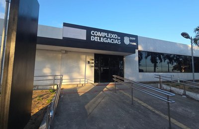 Polícia Civil investiga morte de empresário encontrado dentro de carro na praia da Sereia