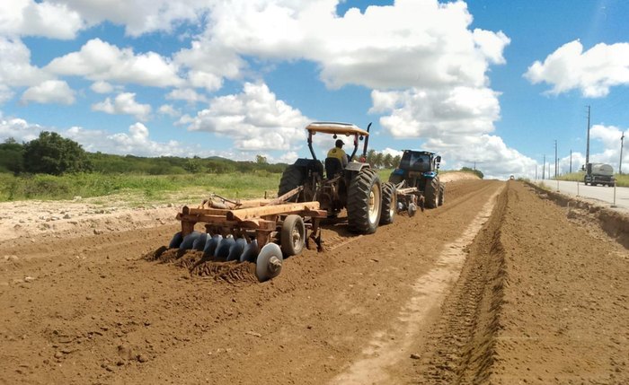 Na rodovia AL-220, obra chegou a um novo estágio e segue em três frentes