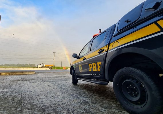 PRF prende homem por embriaguez ao volante em Palmeira dos Índios/AL