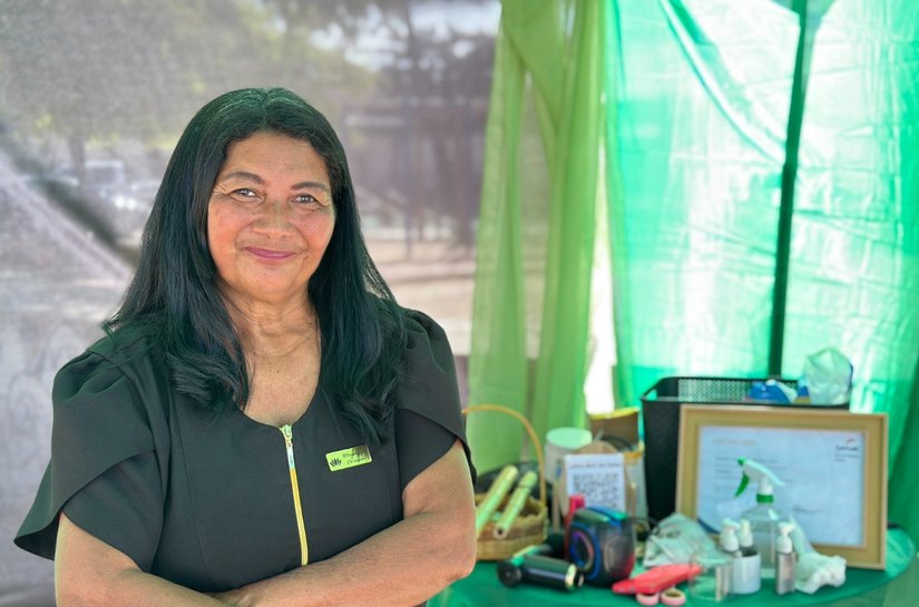 Ex-aluna do Senac Alagoas transforma praça pública em estúdio de massagem