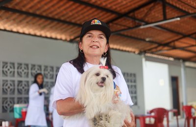 Fátima Canuto promove ação de cuidado com cães e gatos em Atalaia