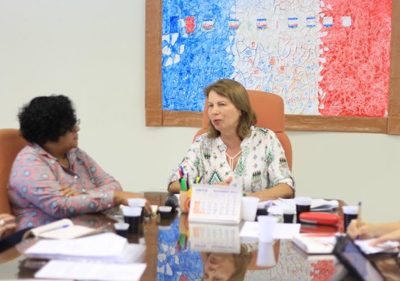 Reitora da Ufal se reúne com membros do Fórum de Saúde Mental