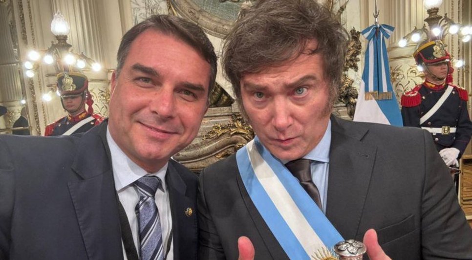 Flávio e Milei participarão de evento conservador organizado pela Fundação Aliados de Israel