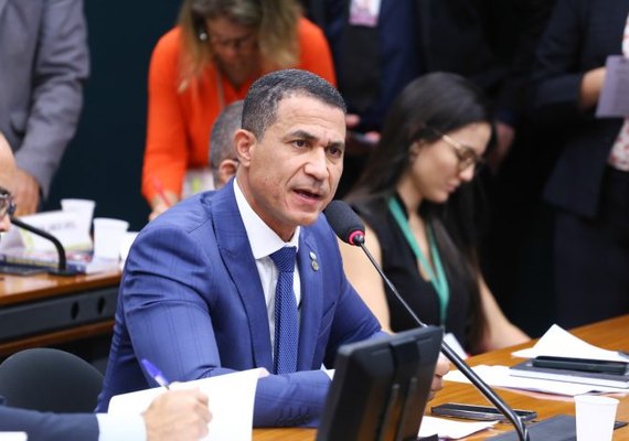 Comissão aprova projeto que altera regra para promoção de policiais militares e bombeiros do DF