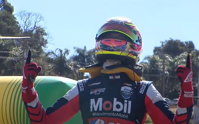 Após duas paradas para safey car, Dudu Barrichello vence pela 1ª vez