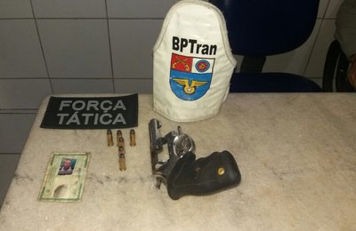 BPTran apreende arma em conjunto residencial de Rio Largo