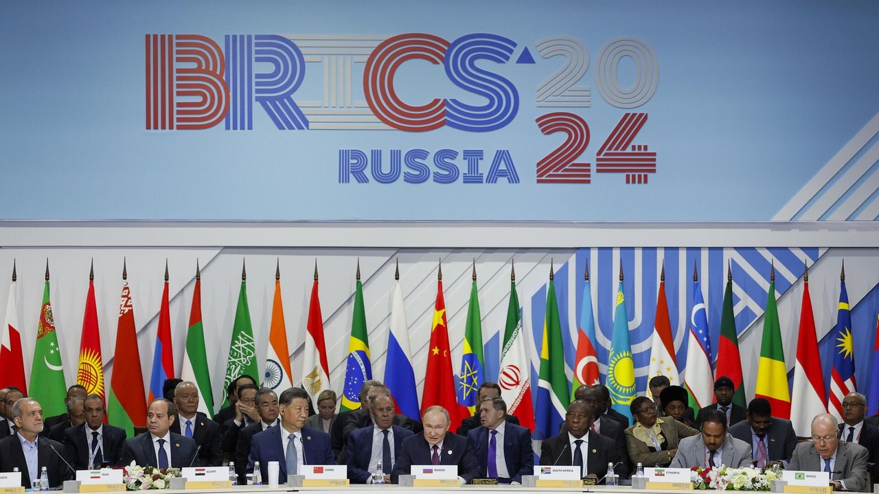 G7 se torna em 'piada' em comparação com atual BRICS, opina ex-agente americano