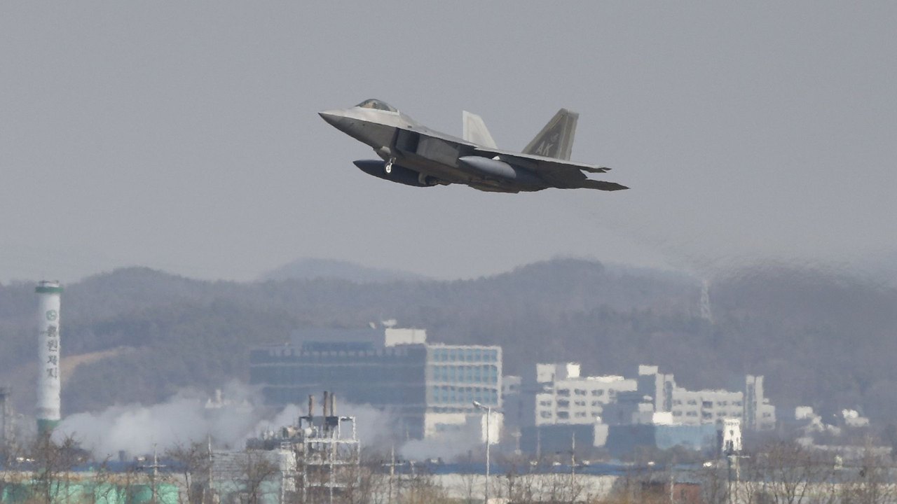 China cria IA para míssil com 97% de precisão em testes de rastreamento de caças F-22 e F-35