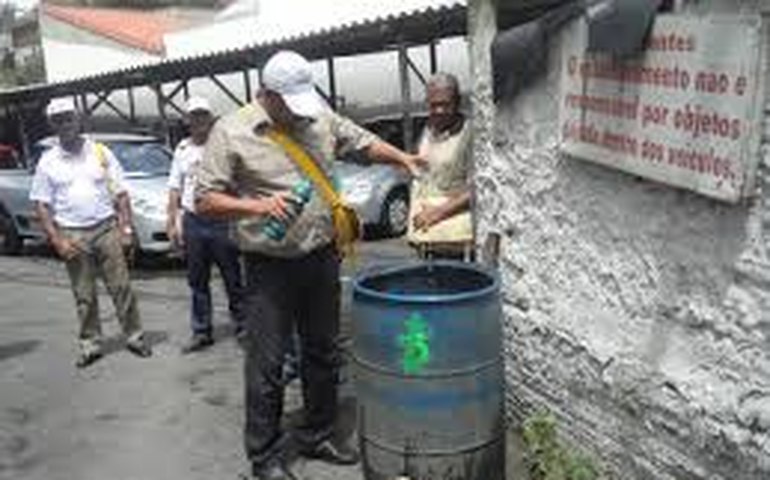 Uso da água sanitária é estratégia na prevenção da dengue