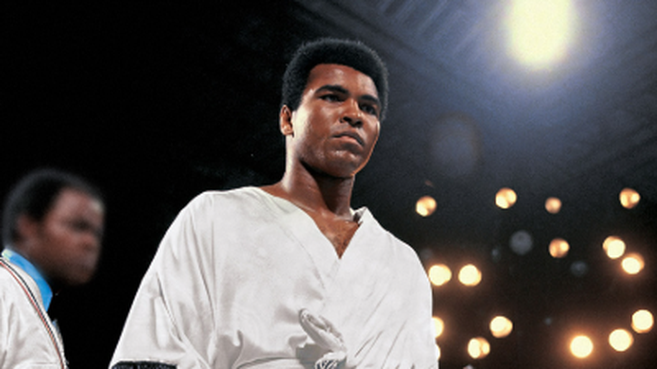 Cartão de alistamento militar de Muhammad Ali vai a leilão por R$ 27 milhões; documento simboliza resistência do boxeador à Guerra do Vietnã