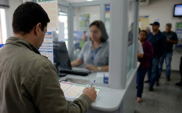 Mega-Sena acumula e prêmio chega a R$ 52 milhões