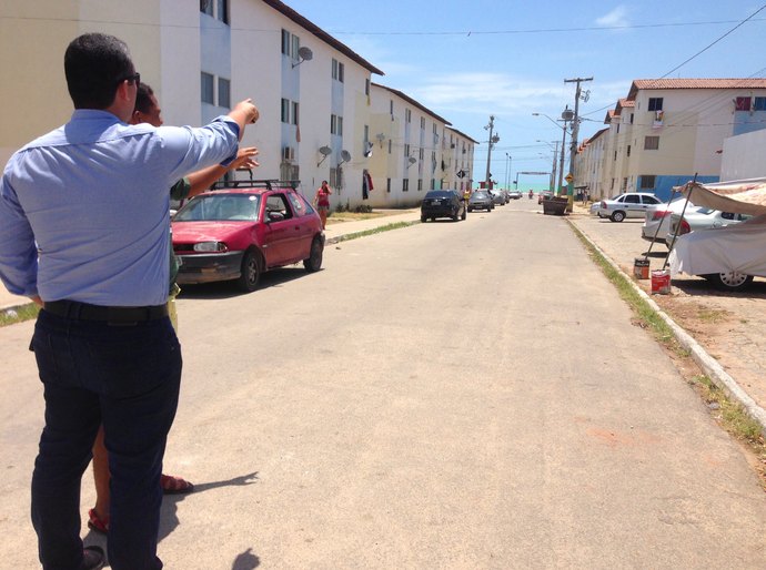Moradores recebem curso para pintura da vila dos pescadores