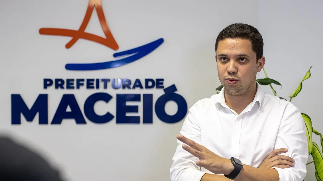 Secretário de JHC pode deixar gestão em meio à crise interna e escândalo do Banco Master