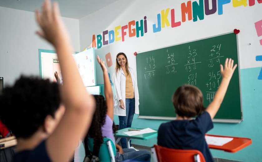 Comissão de Educação debate denúncias de descumprimento do piso salarial para professores
