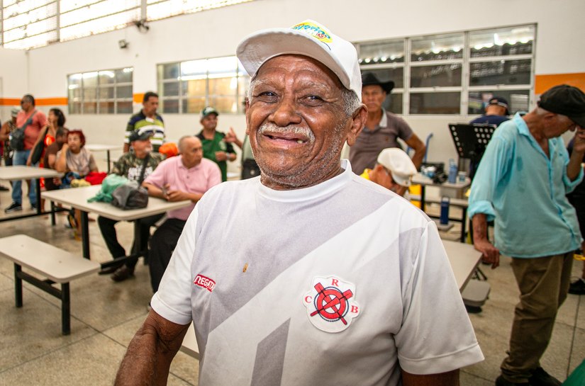 Usuários do Restaurante Popular de Maceió comemoram Dia dos Pais