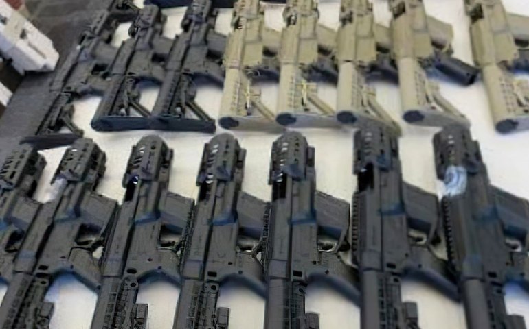 Maioria de fuzis apreendidos em 2024 no Rio foi fabricada no exterior