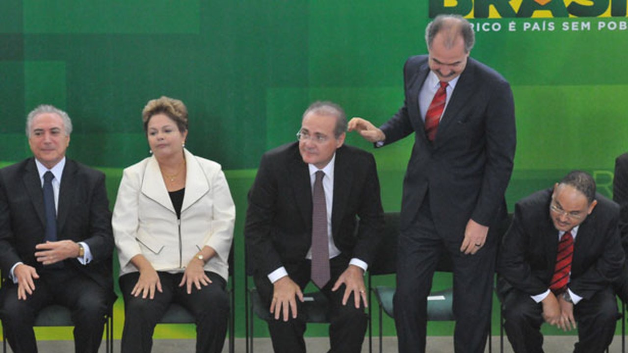 Dilma discute alianças regionais com líderes do PMDB e define apoio em Alagoas
