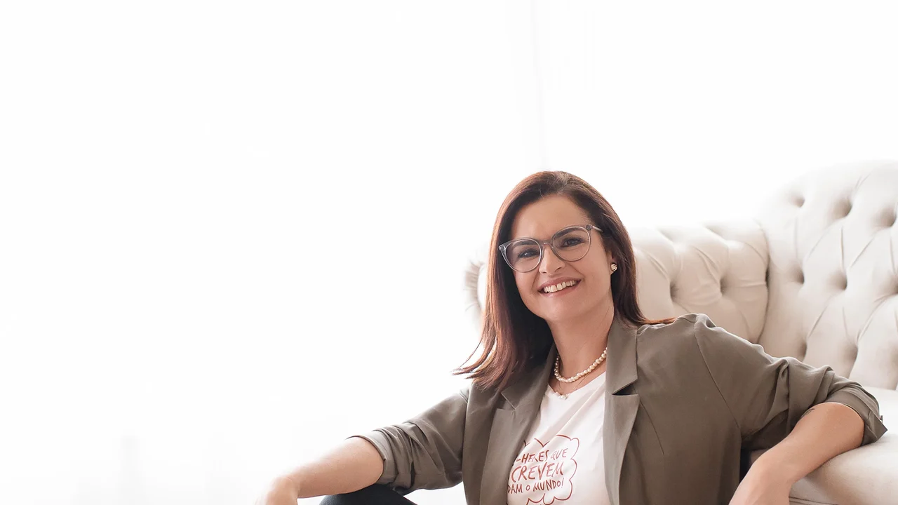 Aos 56, Ana Paula Couto transforma os 50+ em manifesto literário contra o etarismo
