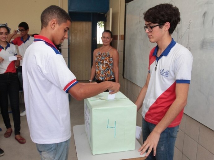 Estudantes elegem representantes de grêmios estudantis