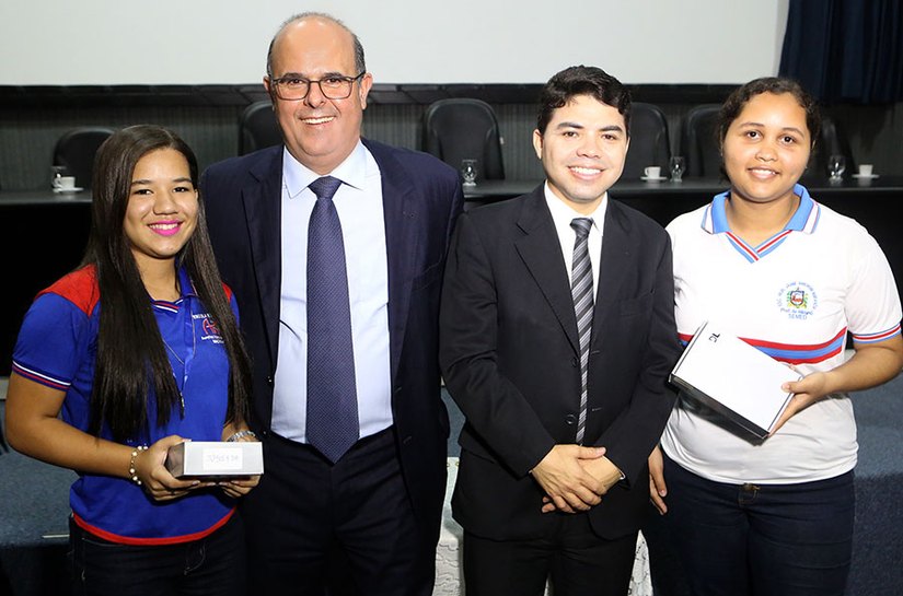 Concurso de redações da Esmal homenageia estudantes e educadores