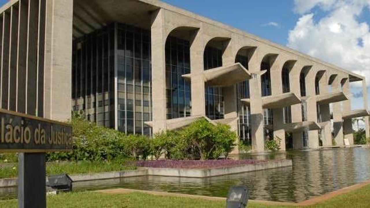 Ministério da Justiça planeja comprar tablets para presos
