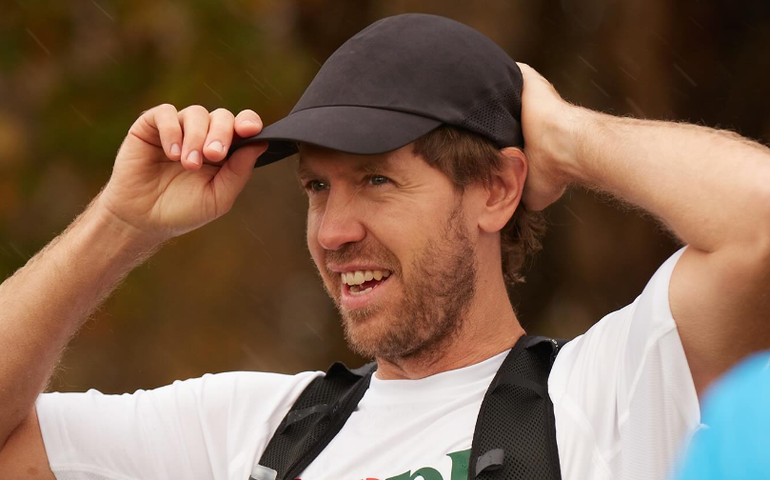 'A Fórmula 1 deve acelerar para se tornar mais verde', diz Sebastian Vettel em visita ao Brasil