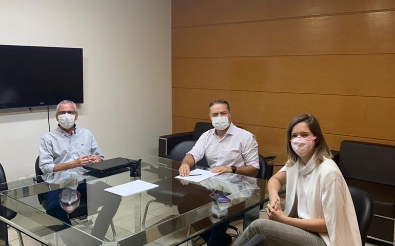 Deputada Cibele Moura se reúne com o governador e pede construção de rodovia em Chã Preta